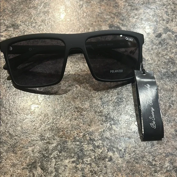 Quay Black Polarized Sunglasses - Picture 1 of 4